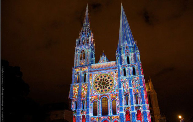Chartres en lumière parrainé par la Caisse d'Épargne Loire Centre