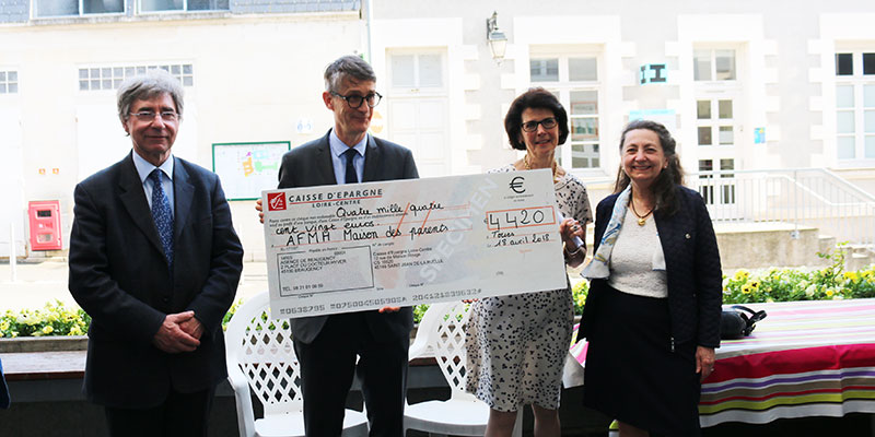 remisecheque-maisonparents-clocheville-tours-caisse-epargne-loirecentre