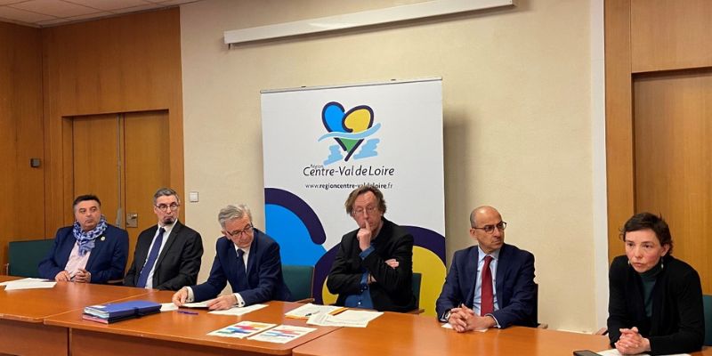 Le président du directoire de la Caisse d'Epargne Loire-Centre Fouad Chéhady a récemment participé à une conférence de presse, aux côtés de la région Centre-Val de Loire et de la société de transport Transdev.