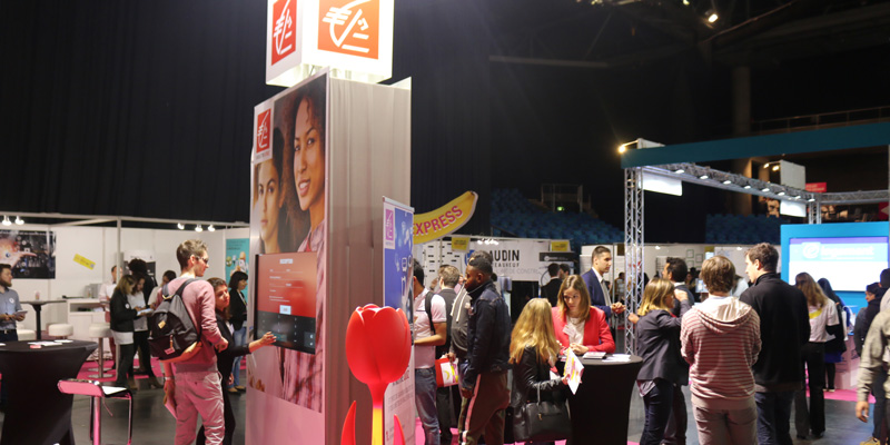 stand-caisse-epargne-loire-centre-2000sourires