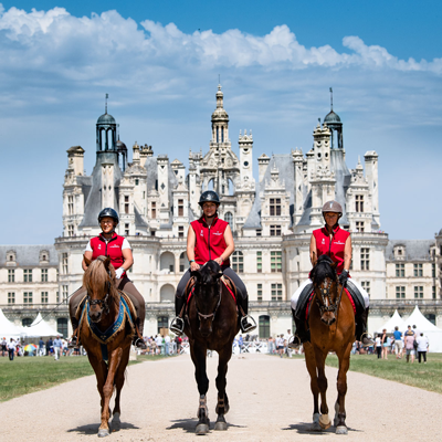 500 Cavaliers avec les cavalières 