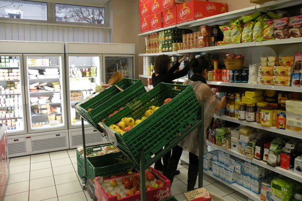 L'épicerie solidaire de Bourges soutenue par la Fondation d'entreprise de la Caisse d'Epargne Loire-Centre