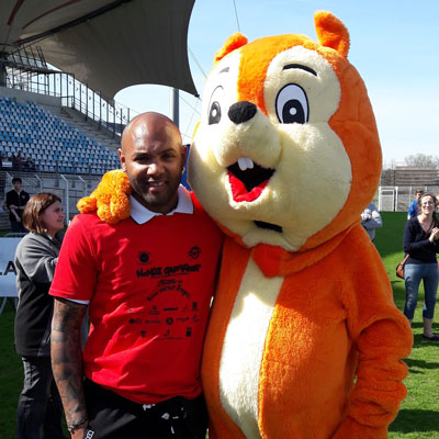 hondicap-foot-soutenu-fondation-entreprise-caisse-epargne-loire-centre-mascotte-ecureuil