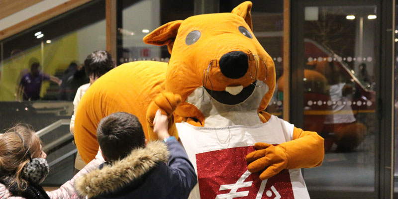 match-parraine-caisse-epargne-loire-centre-ada-blois-basket-partenaire-solidarite-mascotte